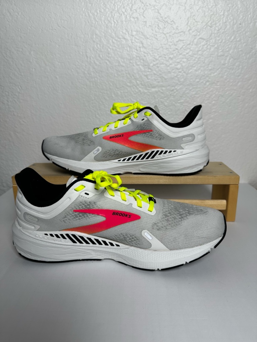 Brooks Launch GTS 9 Grey Pink Men's Size 10 Running Shoes Sneakers 1103871D148